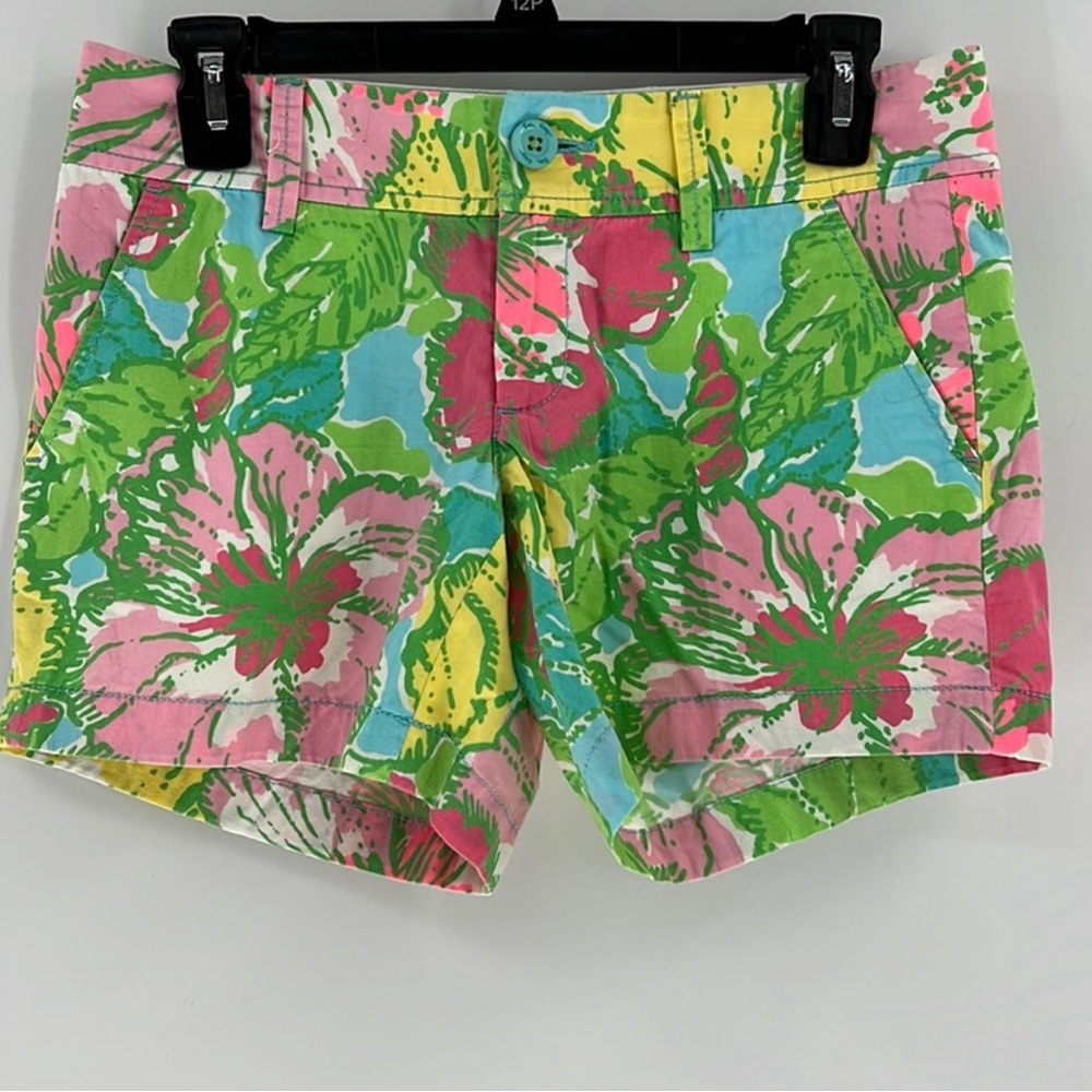 Lilly Pulitzer Big Flirt Floral Callahan shorts 💕
